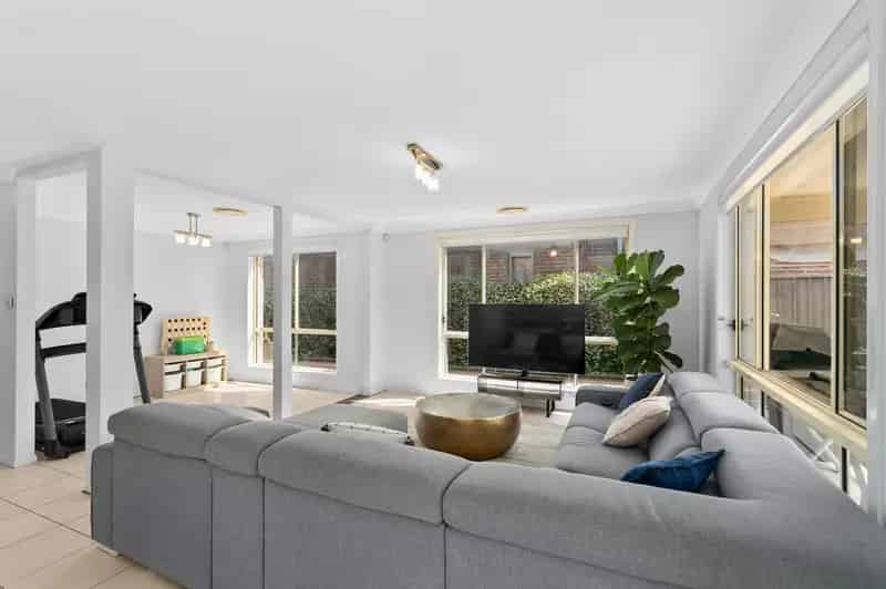 Lease Spacious Family Home with Pool in Sans Souci NSW