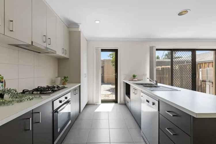 Prime Mernda Townhouse - Walk to Everything