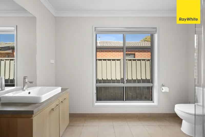 Contemporary Comfort & Spacious Family Living!