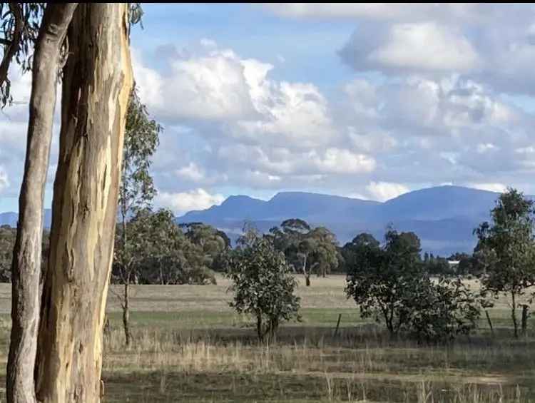 Weekend Getaway with Grampians Views!