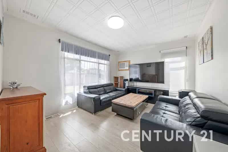 21 Laurel Avenue, Doveton VIC 3177 - House For Sale