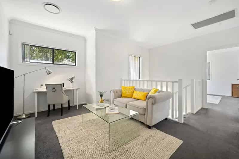 Real Estate For Sale - 1b Roper Lane - Hornsby , NSW