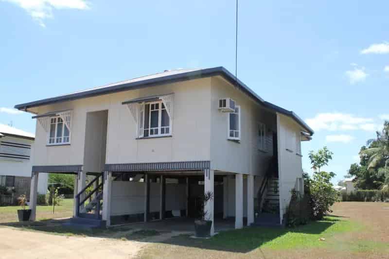 REDUCED - DUPLEX IN SOUGHT AFTER AREA OF TOWN