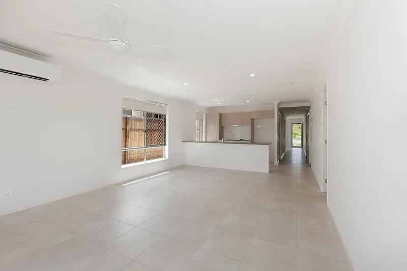 SPACIOUS 4 BEDROOM HOME WITH SEPARATE LIVING!!