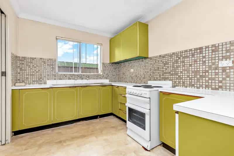 Lease 2 Bedroom Unit in Windsor with Open Plan Living and Carport