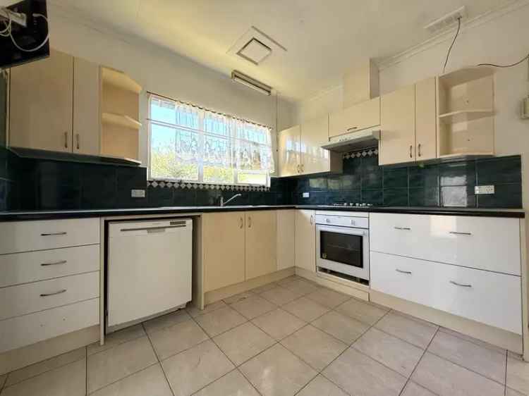 2 Bed 1 Bath Home near Northland Shopping Centre