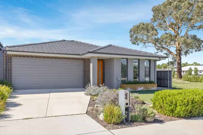 Lease Four Bedroom House in Throsby with Modern Features