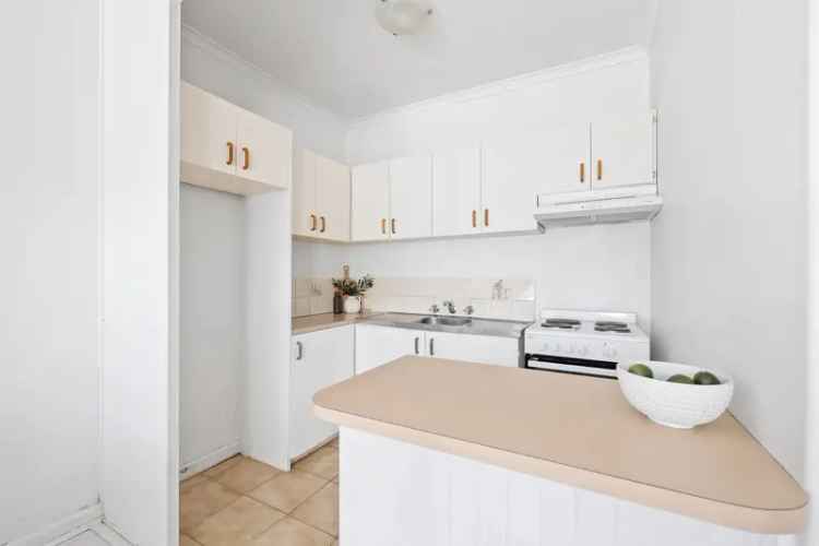 High Street 1 Bedroom Apartment - Low Maintenance Inner City Living