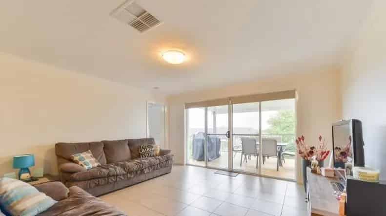 MODERN 3 BEDROOM VILLA - LOCATED OXLEY VALE