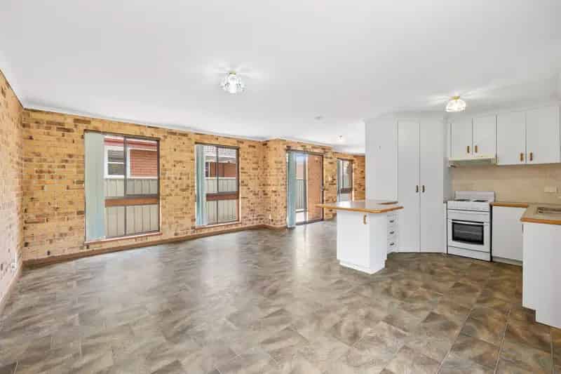 Real Estate For Lease - 3B Dickinson Street - Watson , ACT