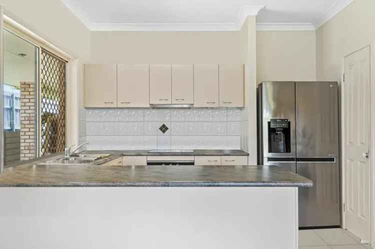 4 Bed 2 Bath House in Upper Coomera - Family Home