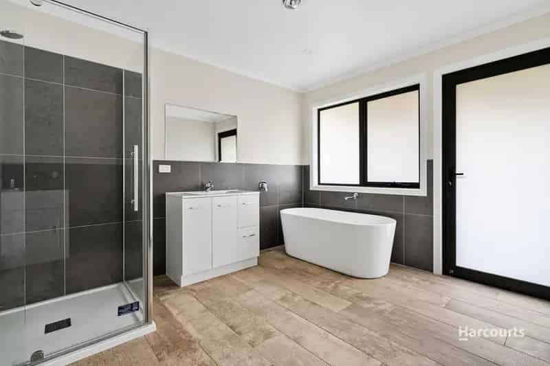 Tranquil Country Living - Brand New Home on 12.95 Hectares