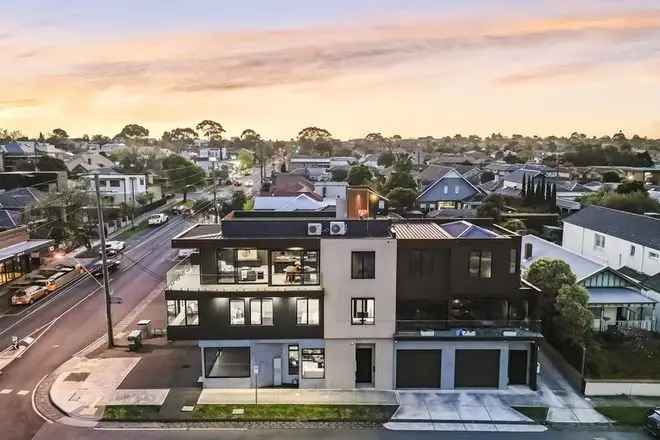 Luxury 3-Bedroom Home with Rooftop Terrace and City Views