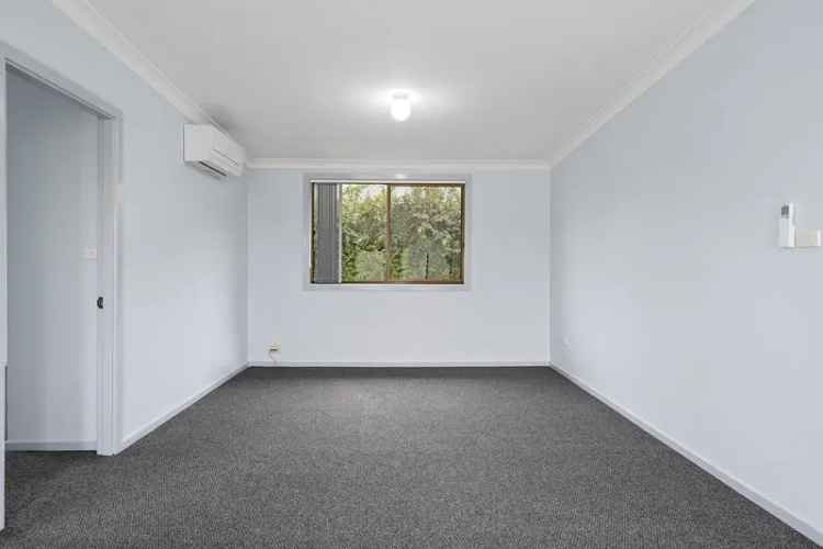 For Lease Tidy Two Bedroom Home Balmoral with Air Conditioning