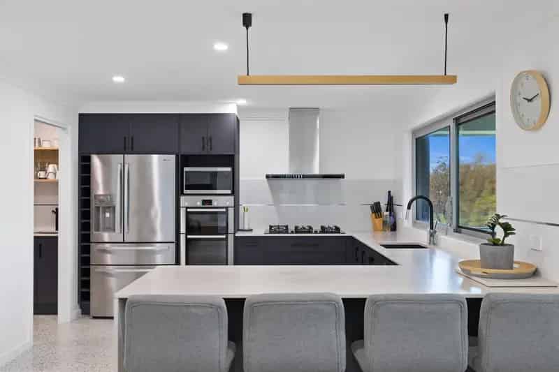 4 bedrooms, 3 bathrooms, and 2 parking spaces - Outdoor Entertaining - Modern Residence