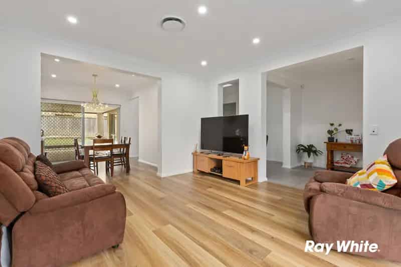 Immaculate Family Home With Great Facilities Including Swimming Pool!