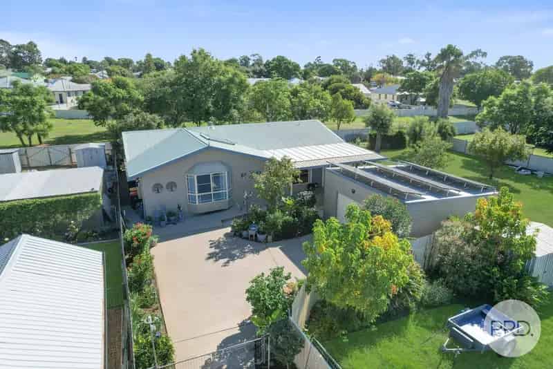Spacious and Private 1990s Home on 625m² - 8A Hillvue Road