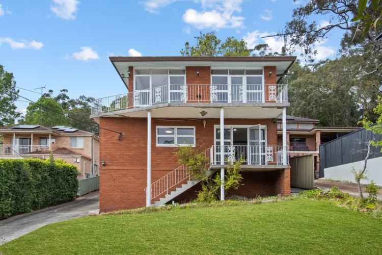 Exclusive Waterside Reserve Position Large Family Home