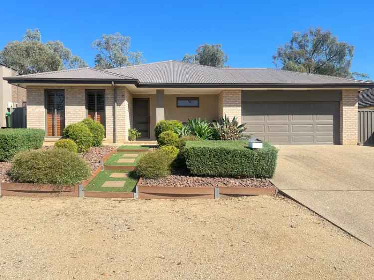 Stunning 4-Bedroom Family Home in Thurgoona