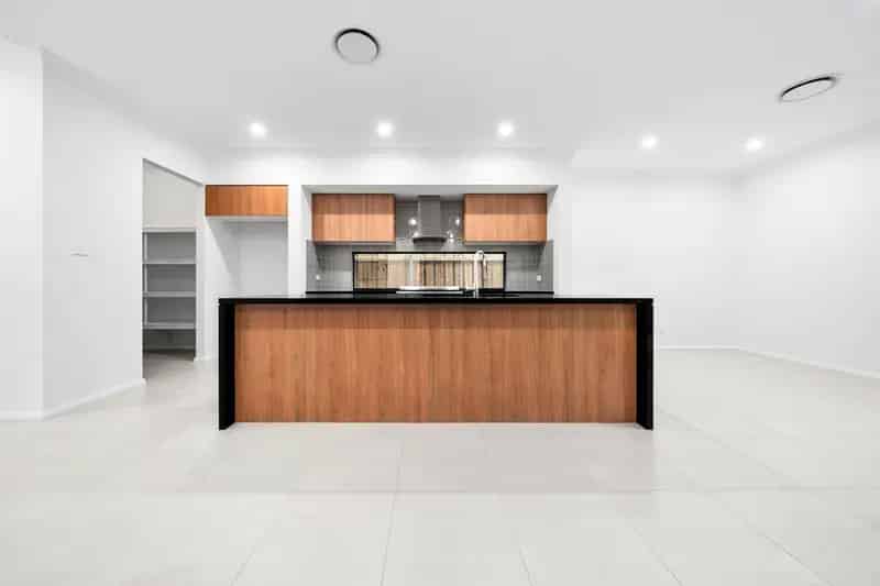 Brand-New Clarendon Home - 31 Brilliant Street