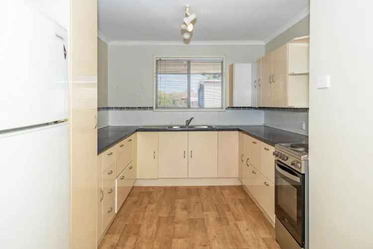 BIG BLOCK 3 Bedroom House in Eneabba