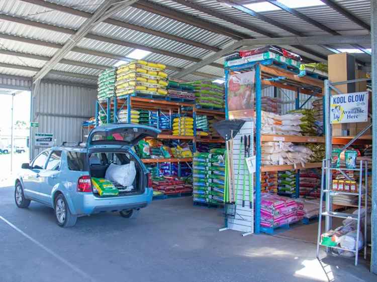 WRT Feed Shed - Stockfeed & Produce