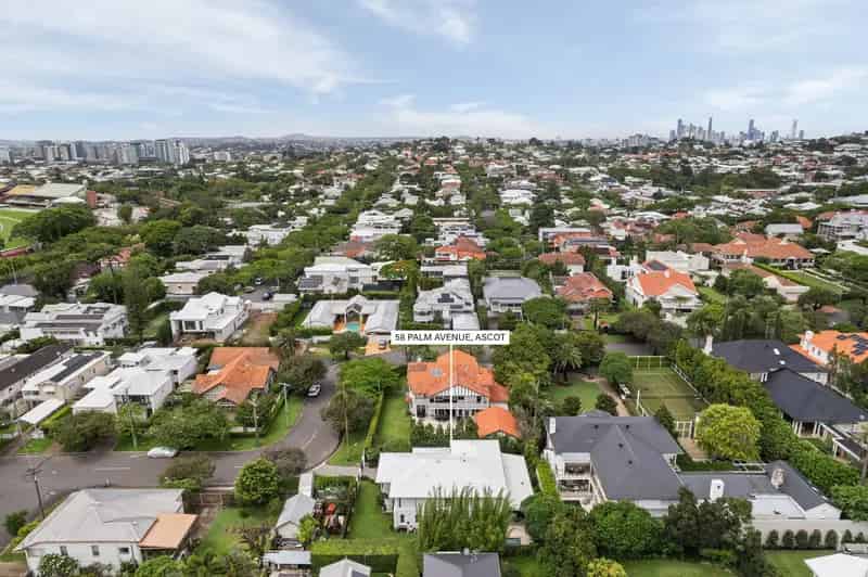 Family Oasis and Entertainer on Prestigious Palm Avenue