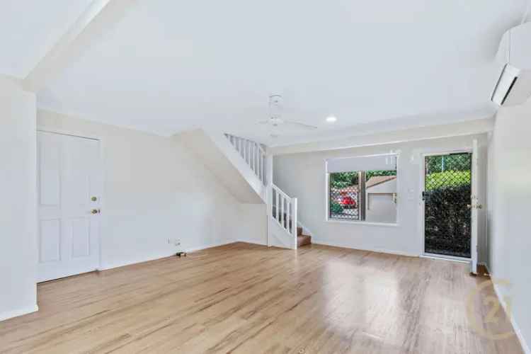 Ferny Grove Townhouse - 3 Bed, Modern Kitchen, Pool, Close to Train Station