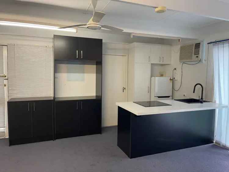 Morphett Vale Studio Apartment For Lease - Pool Car Space