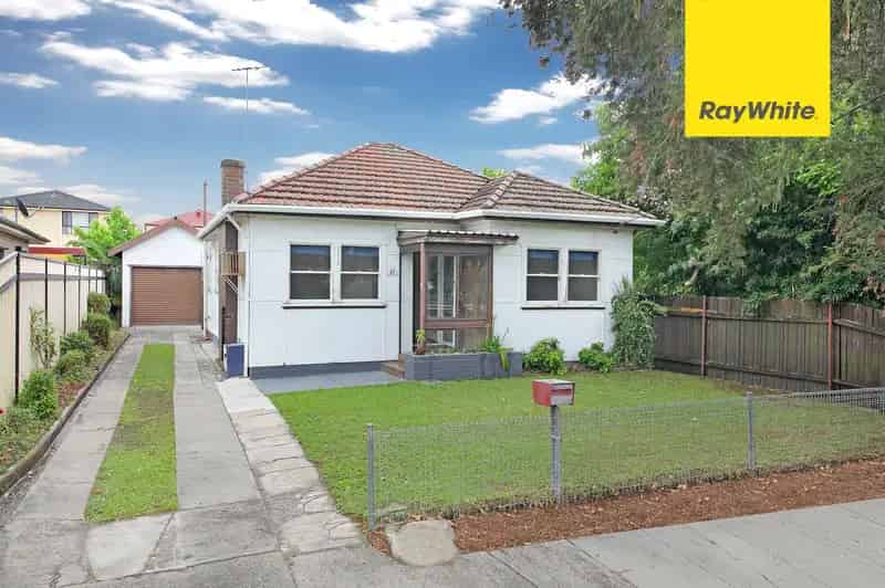 THREE BEDROOM FAMILY HOME IN CONVENIENT LOCATION