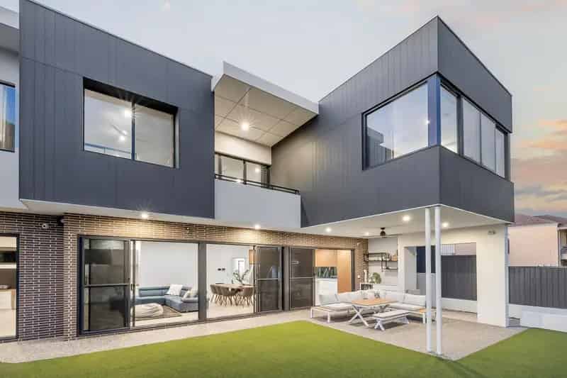 Under Offer by Pat Rahimi