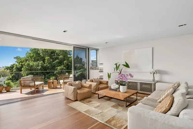 North-Facing Apartment Combines Luxe Living With Unrivalled Convenience