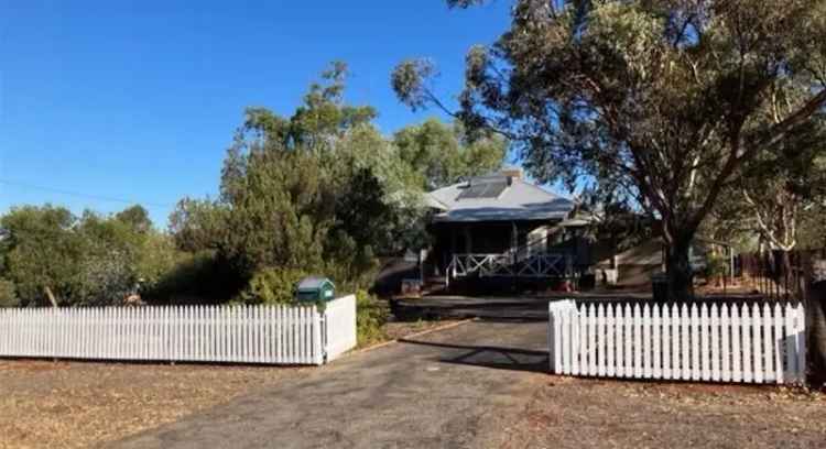 Country Living Family Home on 5 Acres