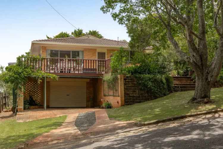 Charm and Seclusion in a Coveted Escarpment Crescent!