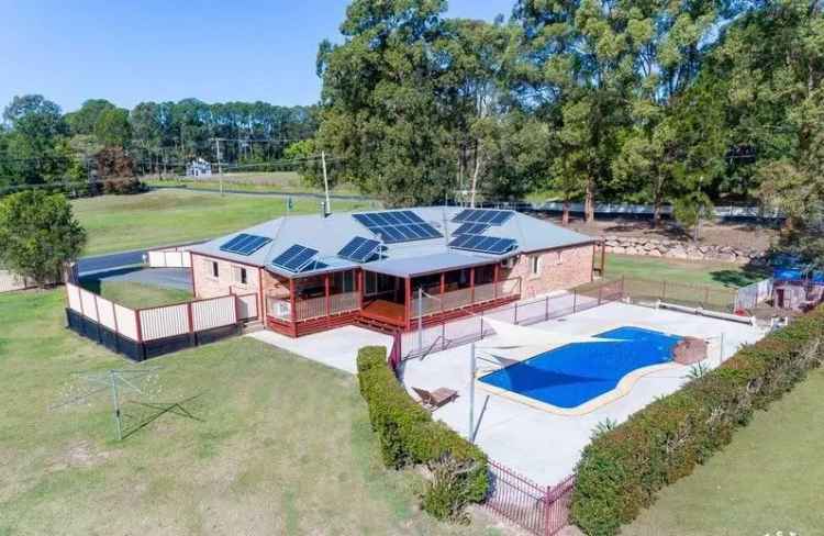 Very Spacious Family Home in Narangba!  2 Acres, Horses Allowed!