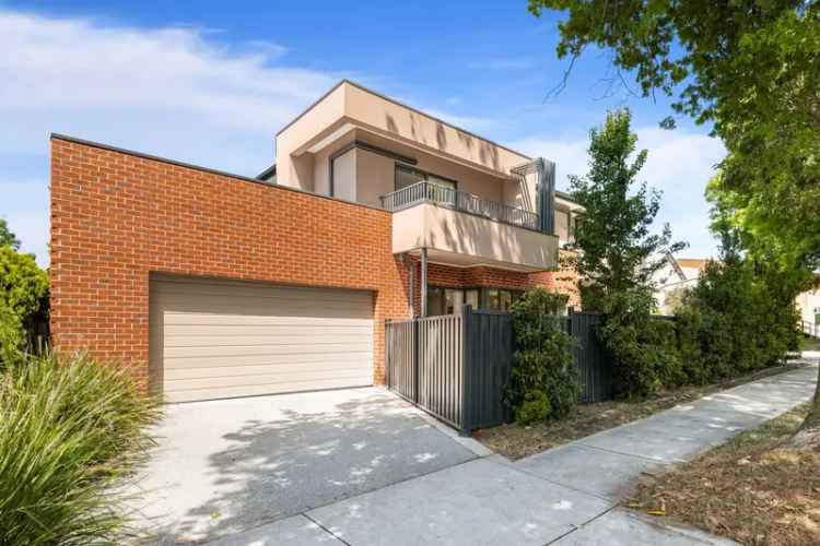 Modern Family Haven in Prime Mitcham Location