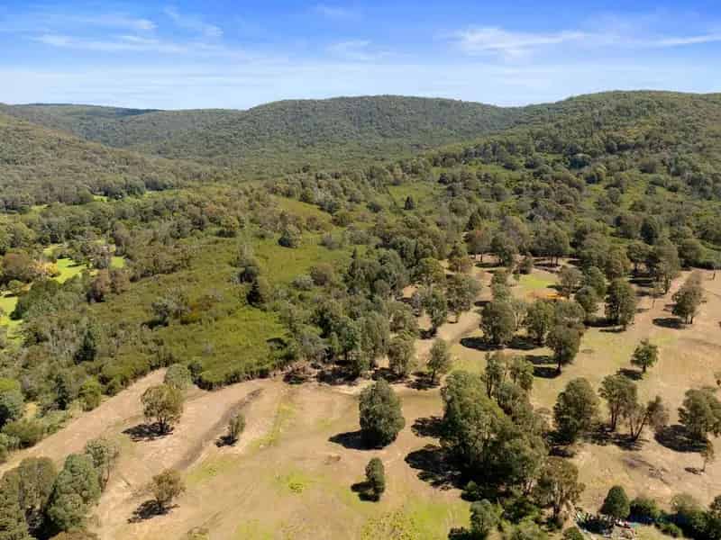 Rent rural land in Crystal Creek with sheds and water rights