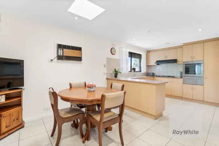 Family Home Near Uni Hill Tram 86 4 Beds 2 Baths