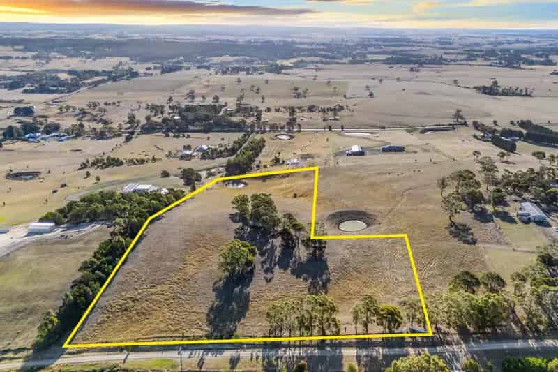 Stunning 10 Acre Parcel Of Land Offering Breathtaking Views