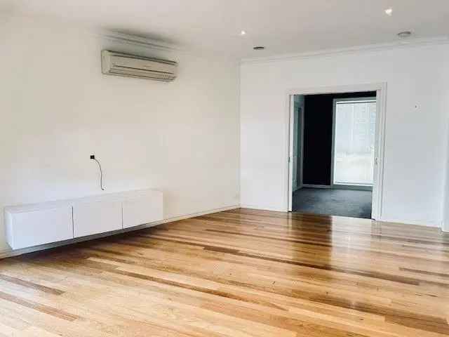 4 Bed 2 Bath Townhome Melbourne Brand New