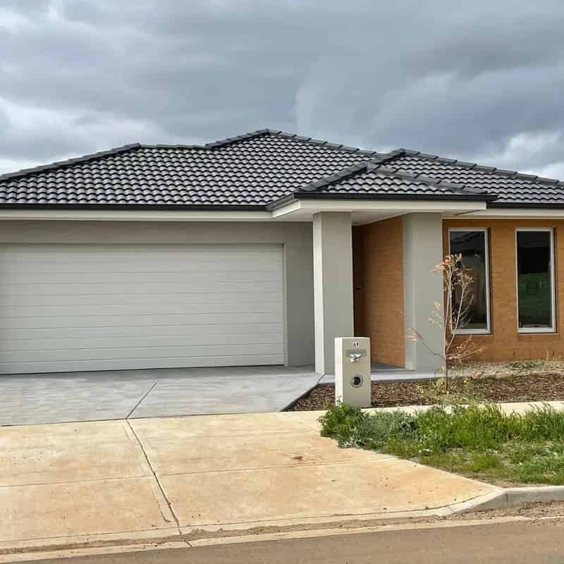 Beautiful 4 bedroom Home at Great Location!