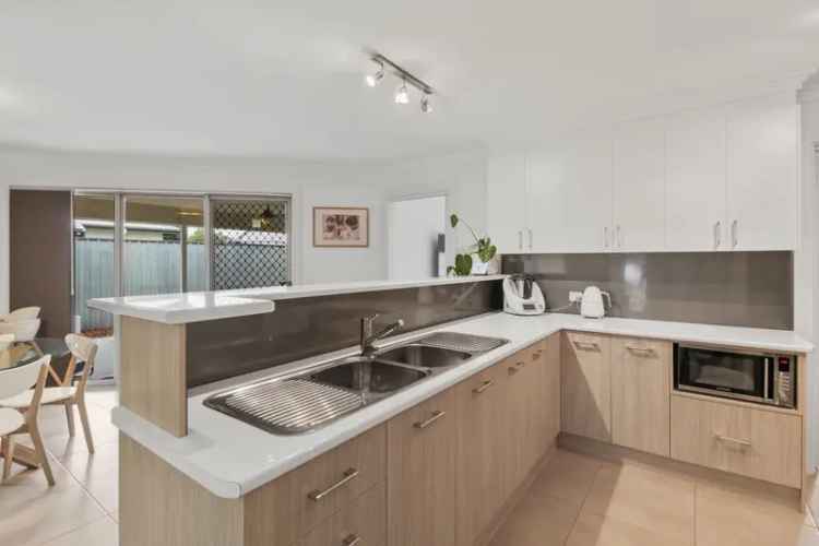 Stylish Renmark Home 3 Bed 2 Bath Modern Open Plan Living