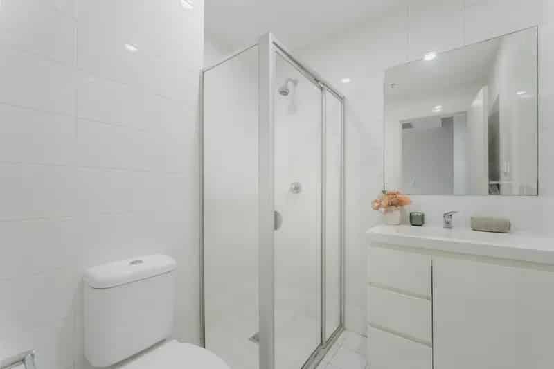 MODERN & SPACIOUS APARTMENT IN THE HEART OF BURWOOD