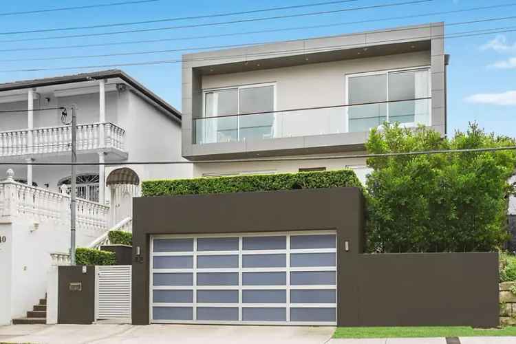 North Bondi Family Home - 5 Beds, 4 Baths, DLUG