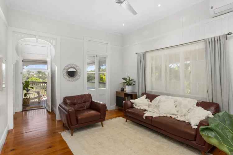 Exceptional Queenslander Cottage with Unmatched Location & Views