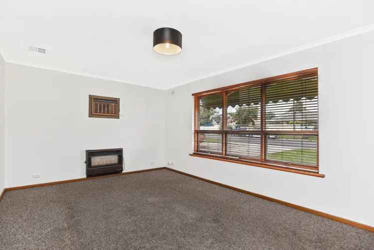 Neat 3-Bedroom Home in Port Noarlunga Near Beach