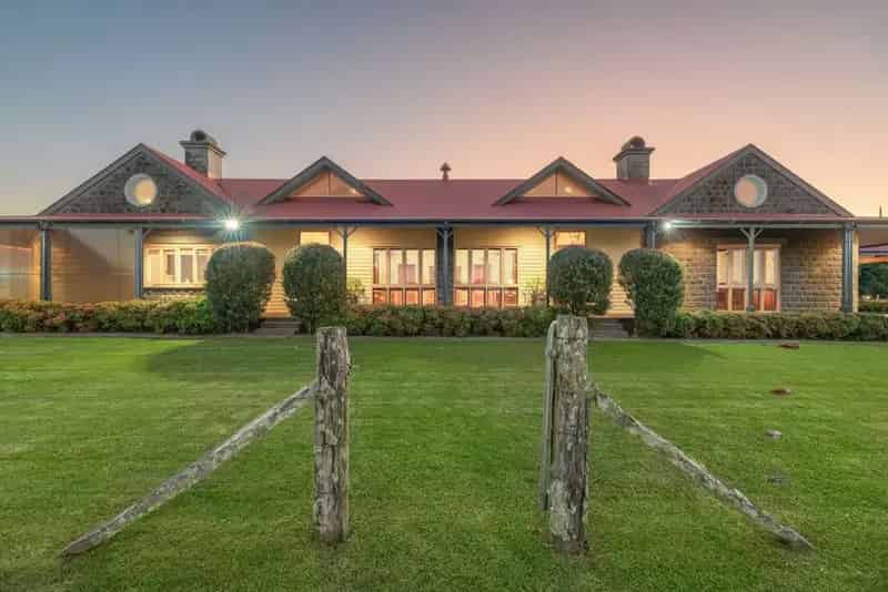 Buy Rural Property Bunya Lodge with Luxurious Features in Maleny
