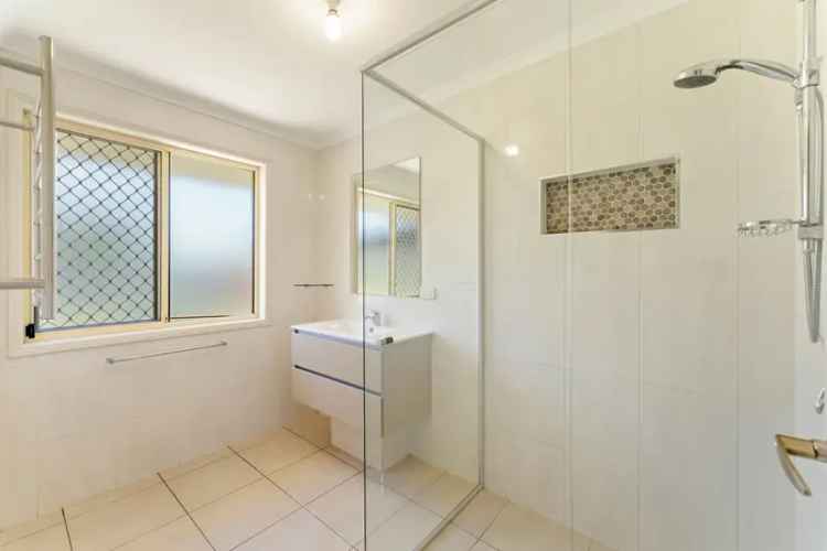 Stunning 4-Bedroom Family Home in Crestmead