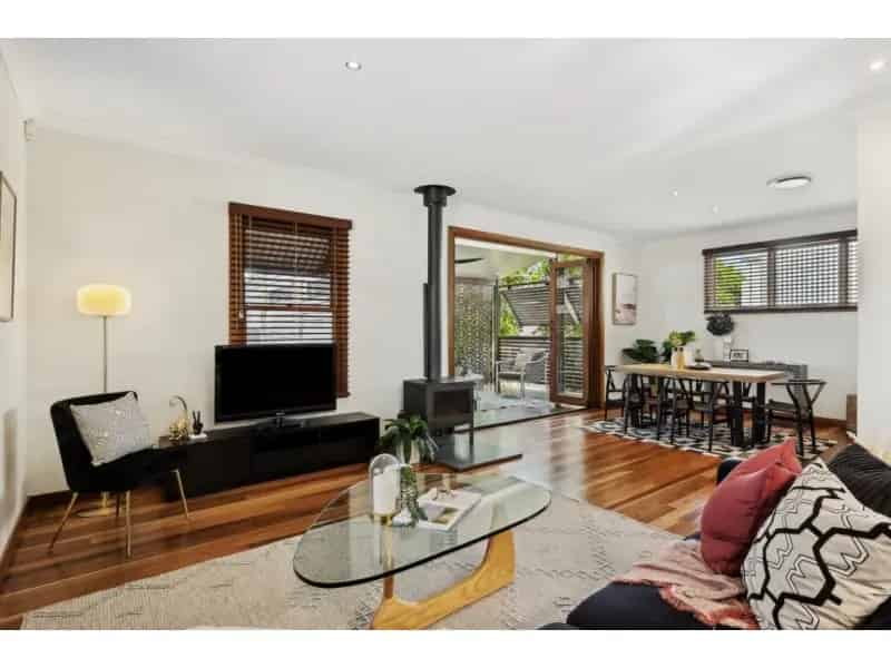 Modern Charm Meets Urban Sophistication – Executive Home In East Brisbane