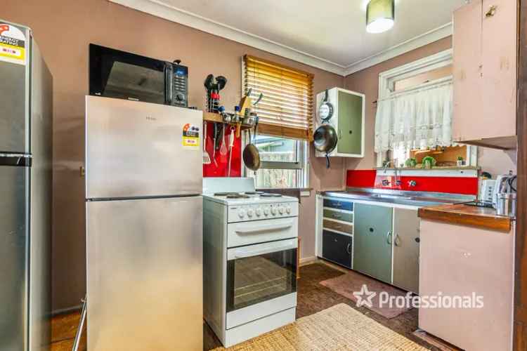 3 Bed Home on 607m2 Block Near Eastwood Dundas